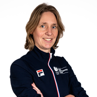Pasfoto Bernadet van Os